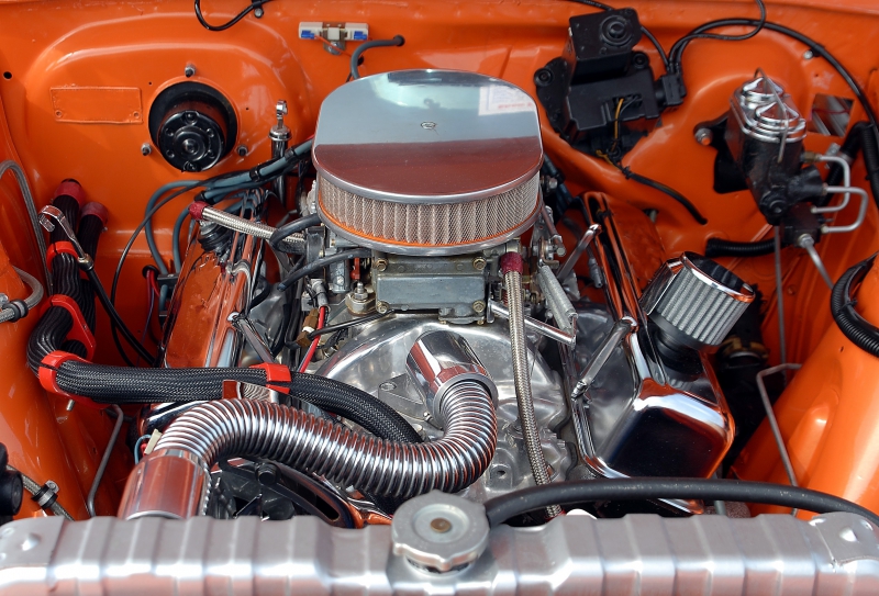 garagiste-LE MUY-min_car-engine-1738309